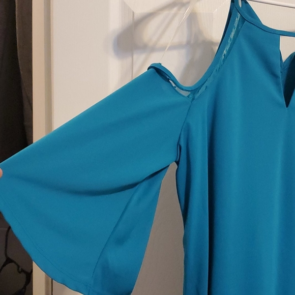 Top - Picture 2 of 4